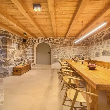 Family Friendly House With A Swimming Pool Bajcici, Krk - 19311 Сasa de vacaciones Vrh (Krk)